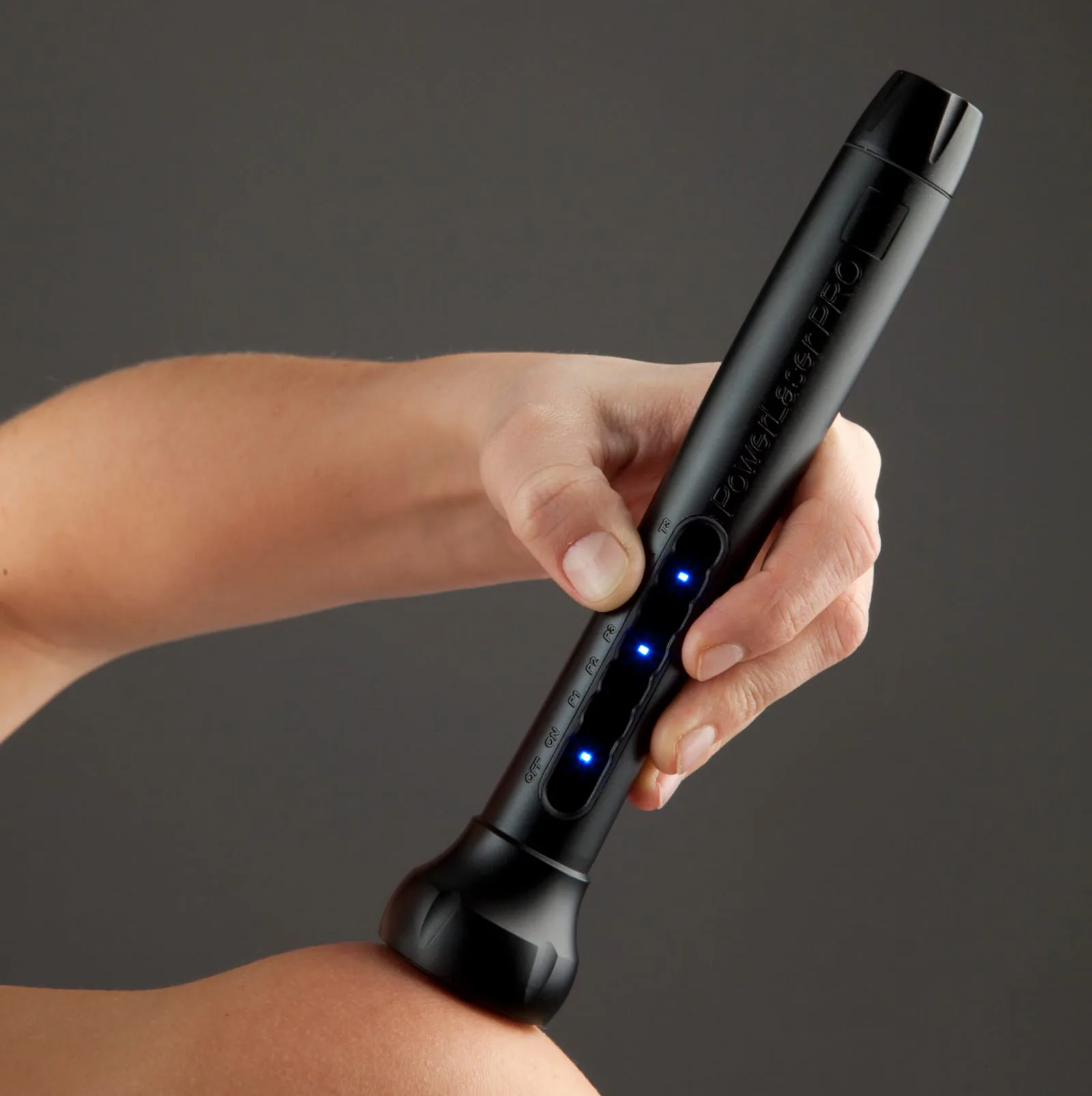 PowerLaser Pro, handhållen medicinsk laser med blå statuslampor